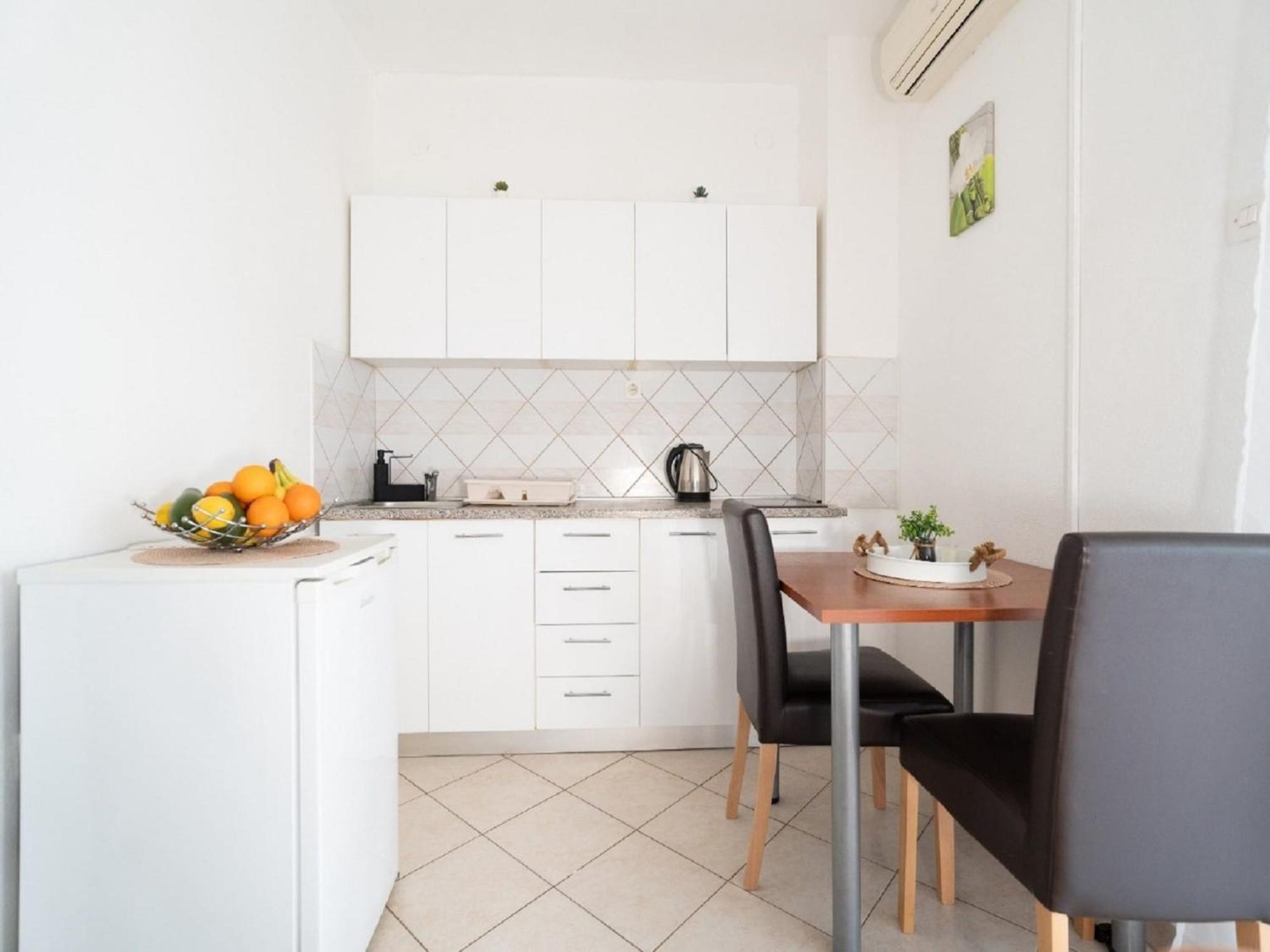 Apartments Milic - One Bedroom Apartment With Sea View And Terrace 고르니 카린 외부 사진
